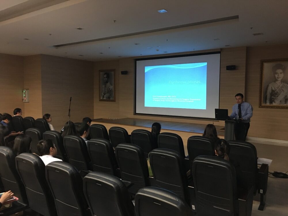 Dr.Seree Iamphongsai was giving a lecture on “Endoscopic eyebrow lifting” at Eye Soft Cadaveric Workshop 2019 at Faculty of Medicine Chulalongkorn University on 11 December 2019